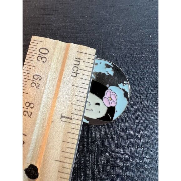 Disney Trading Pin - It's A Small World Asia Hidden Mickey Series 2009 - Picture 5 of 5